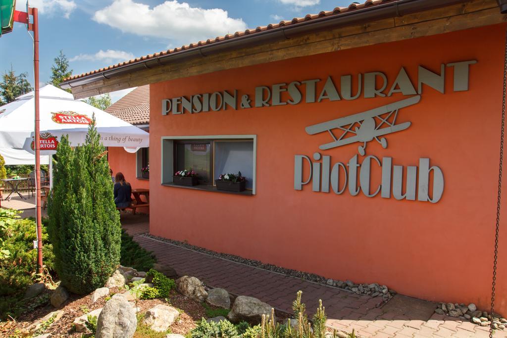 Restaurace-Penzion U Pilota Kněževes Εξωτερικό φωτογραφία